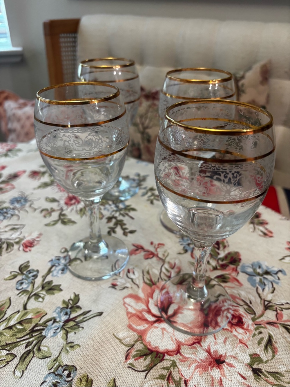 Set of 4 Etched Wine Glasses with Gold Trim - Clear Glass